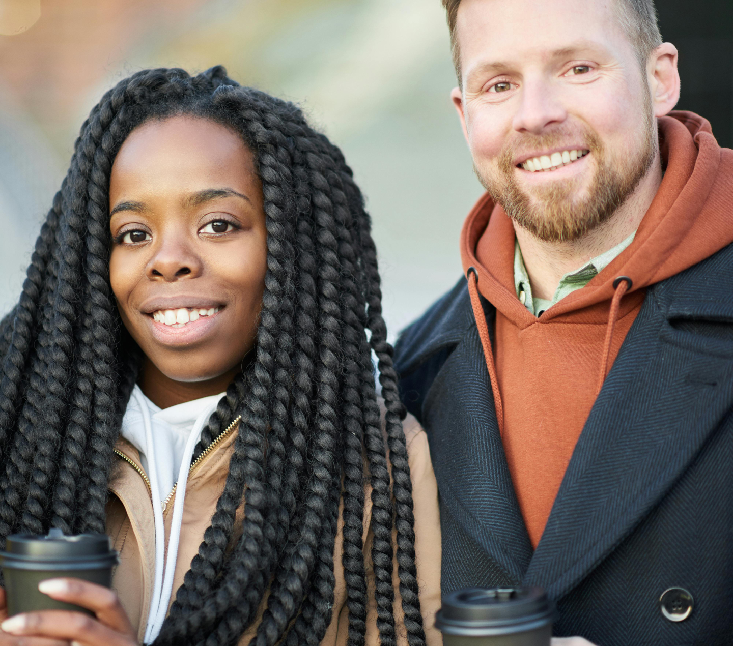 Photo De Personnes Tenant Des Tasses à Café